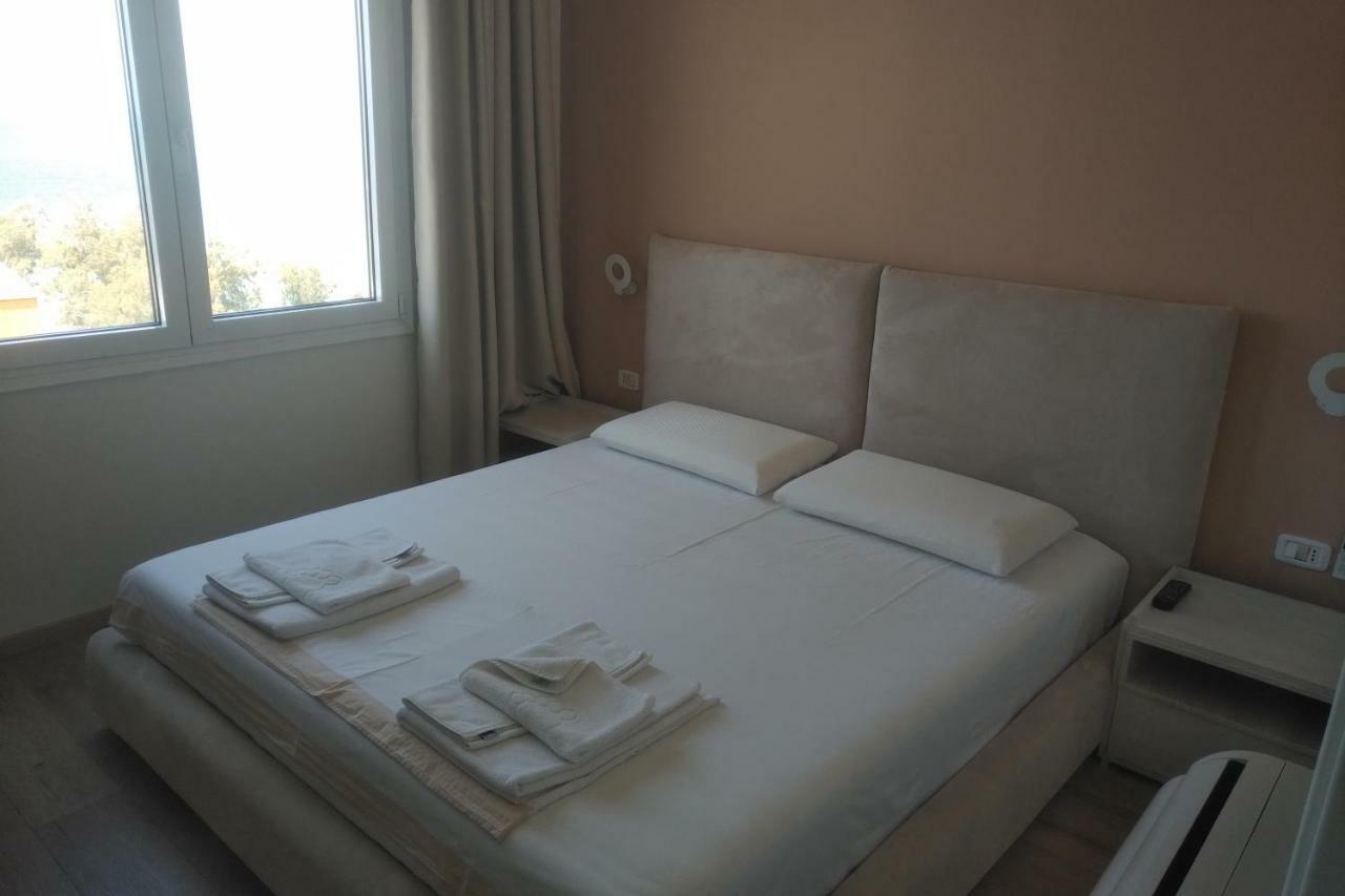 Deluxe Sea Apartment Влёра Экстерьер фото