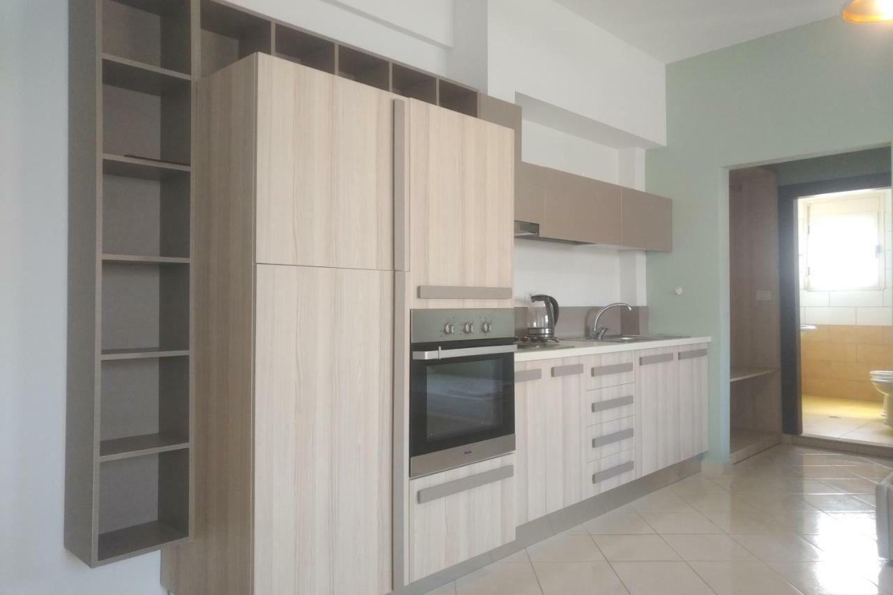 Deluxe Sea Apartment Влёра Экстерьер фото