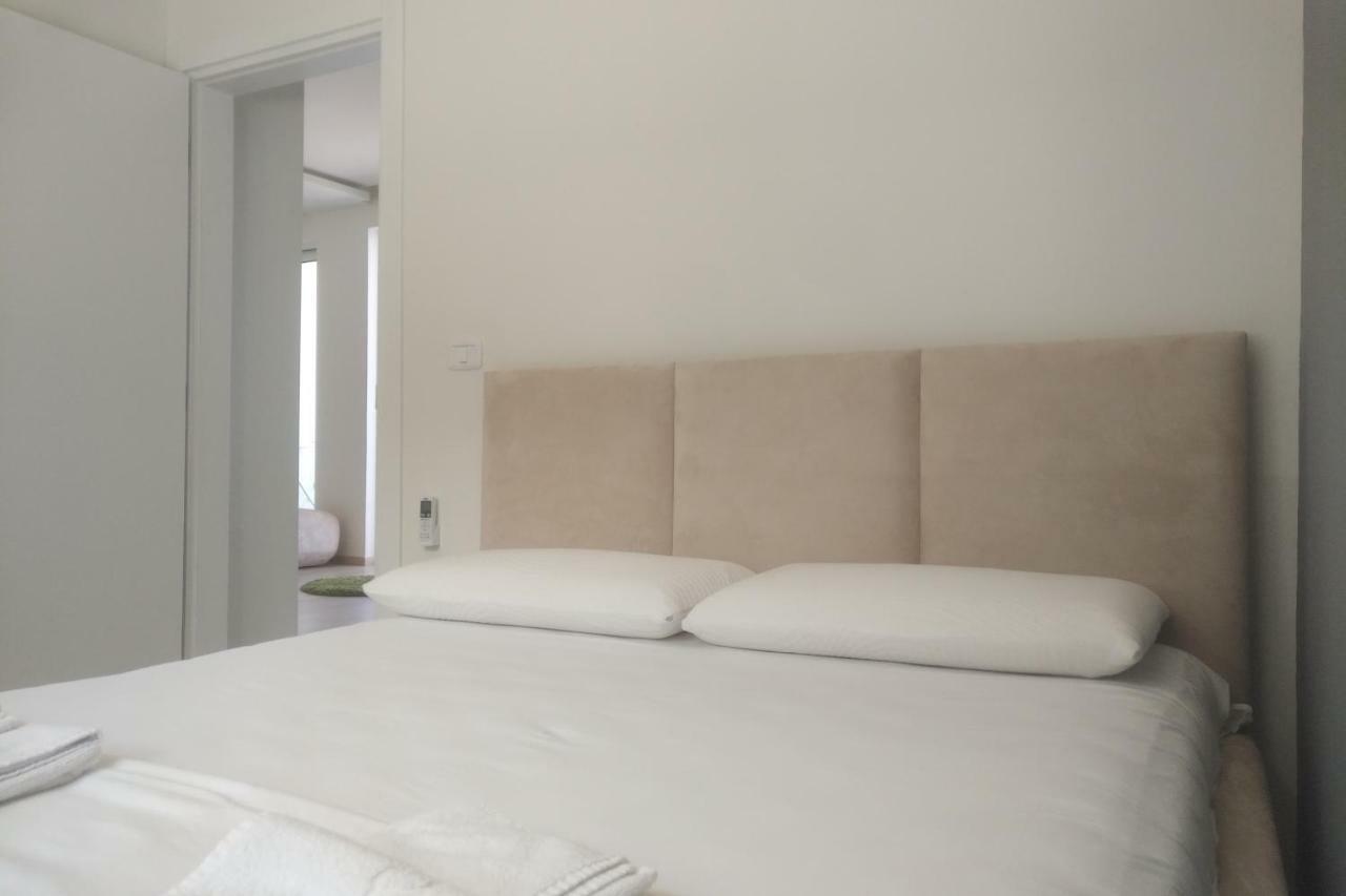 Deluxe Sea Apartment Влёра Экстерьер фото
